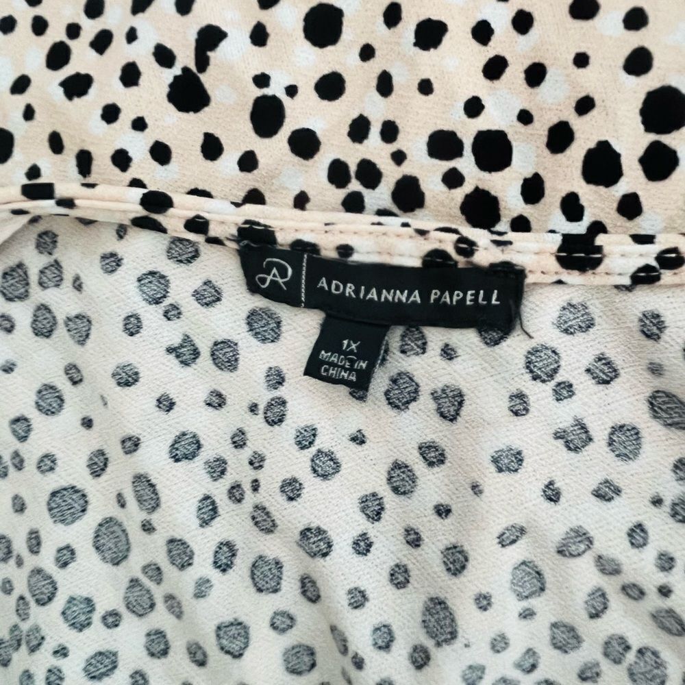 Adrianna Papell blush pink/black & white dot v neck top size 1 X. - Picture 6 of 6